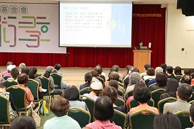 	台大教授歐麗娟在藝術季的紅學講座，吸引大批粉絲相。(張榮發基金會提供)	